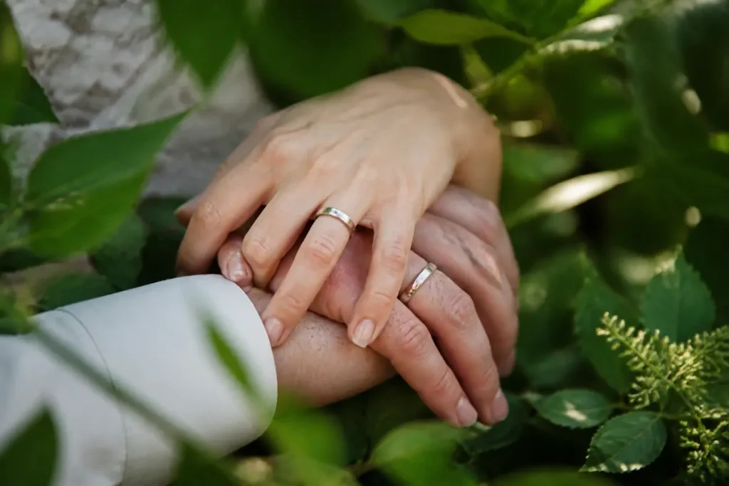 Mit wem ist Julia Niharika Sen verheiratet? Antworten hier!